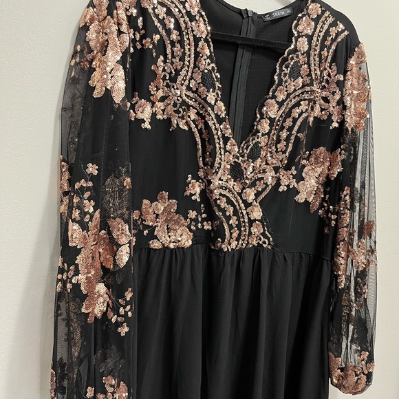 Black dress with gold sequins - Picture 2 of 6